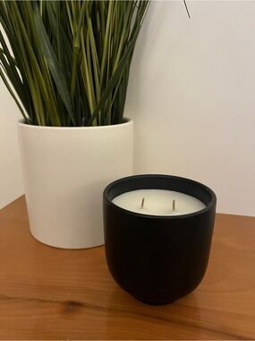 Room Essentials Black Ceramic Two-Wick Candle - Vanilla Teakwood scent